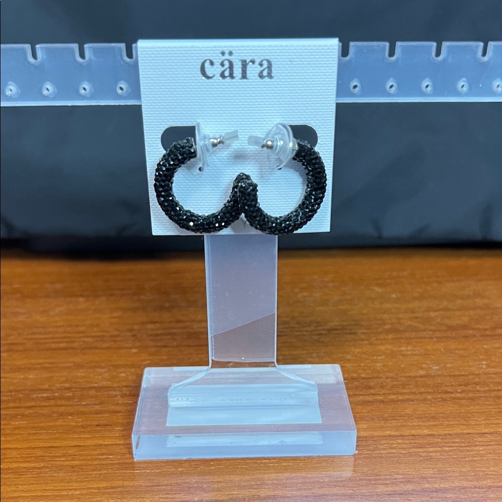 Cära Black Hoop Earrings
